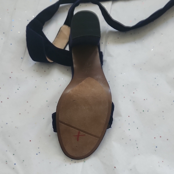 Who What Wear Navy Velvet Heels - Picture 4 of 7